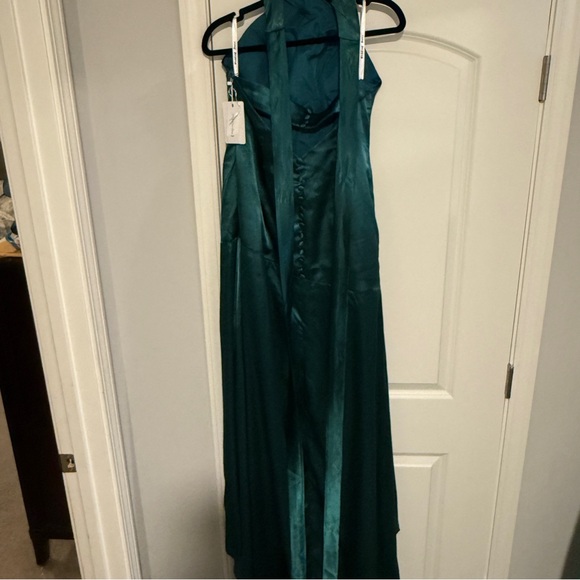 Elegant Green Halter Neck Evening Gown - Picture 12 of 15
